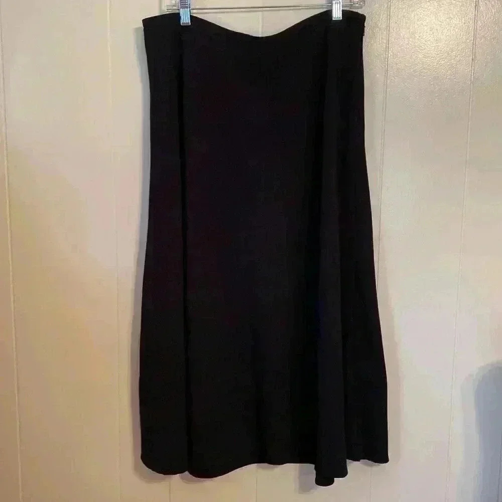 Croft & Barrow Black A-Line Maxi Skirt in Size 16.
